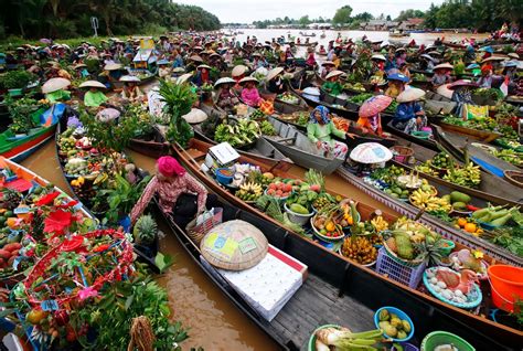 Pasar Terapung Pasar Tradisional Yang Unik Di Kalimantan Selatan The