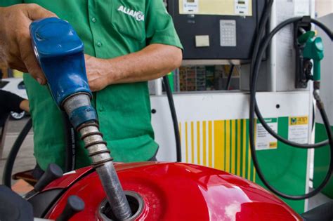 Preço do litro da gasolina varia de R 5 39 a R 6 49 no Ceará