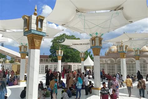 Ramai Kunjungan Begini Penampakan Masjid Ar Rahman Di Blitar Yang