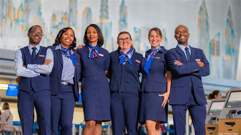 American Airlines rolls out new uniforms - Dallas Business Journal