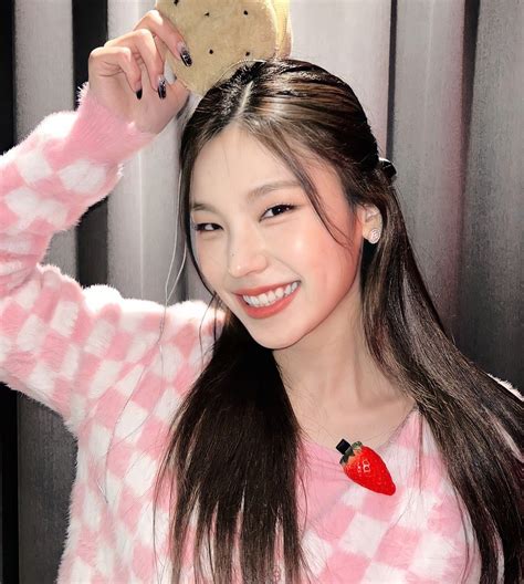 Hwangyeji Yeji Itzy Itzyyeji Yejiicons Itzy Long Hair Styles Hot Sex Picture