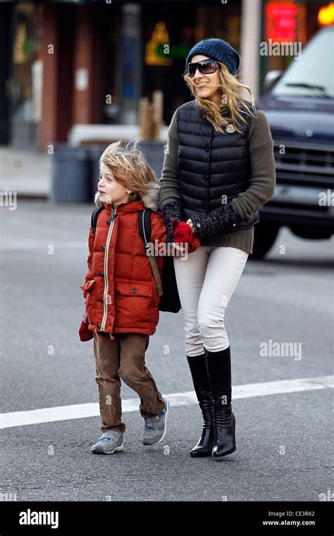 Sarah Jessica Parker Marcher Avec Son Fils James Wilkie Broderick