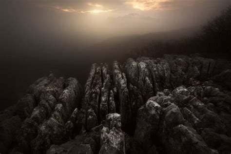 Quando L Arte Impressa Nella Roccia Le Pietre Spaccate Ai Piedi Di