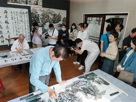 “回首三十年·中省市媒体荆门掇刀行”集中采访活动圆满举行澎湃号·政务澎湃新闻 The Paper