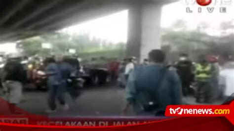 Situasi Terkini Kecelakaan Truk Tangki Pertamina Seruduk Mobil Dan