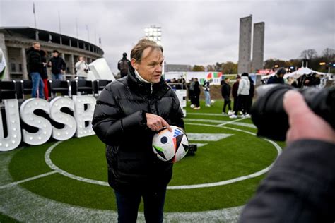 Oficjalna Pi Ka Na Euro Nazywa Si Fussballliebe Czyli Mi O