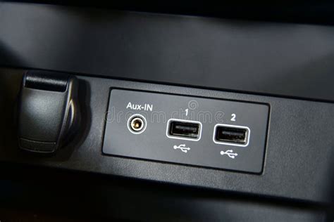 Dos Puertos Usb C En El Panel Del Coche Imagen De Archivo Imagen De