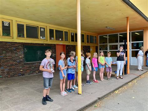 Schülerversammlung vor den Sommerferien Theodor Heuss Grundschule in