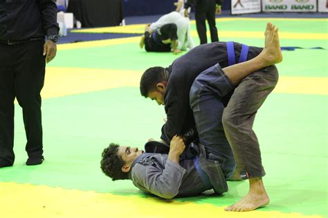 Aulas gratuitas de jiu jitsu são ofertadas no Ginásio Poliesportivo de