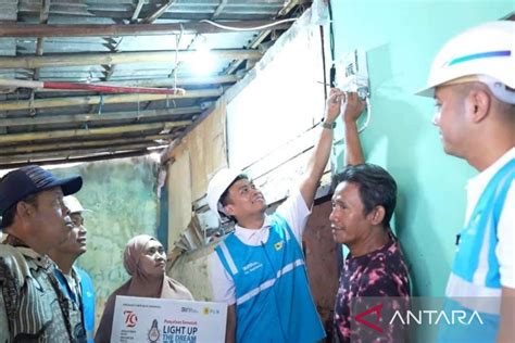 Rayakan Hut Ke Ri Donasi Pegawai Pln Nyalakan Listrik Gratis