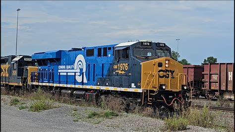 Csx 1976 Conrail Heritage Locomotive Passing Thru Dewitt Ny Csx