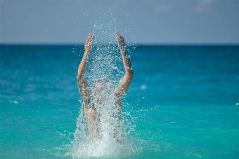 Fotos Gratis Hombre Mar Agua Oceano Persona Ola Chico Verano