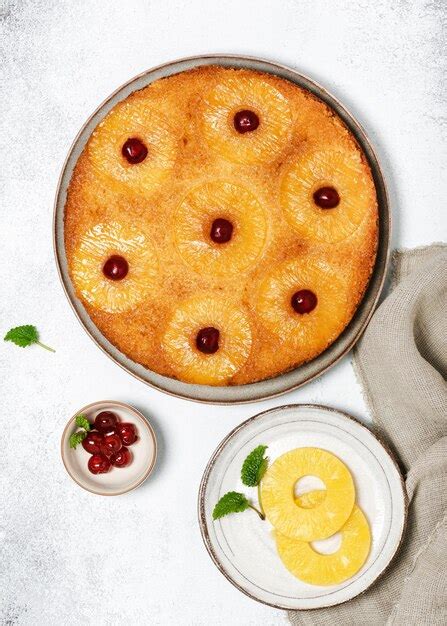 Delicioso Bolo De Abacaxi De Cabe A Para Baixo Cerejas