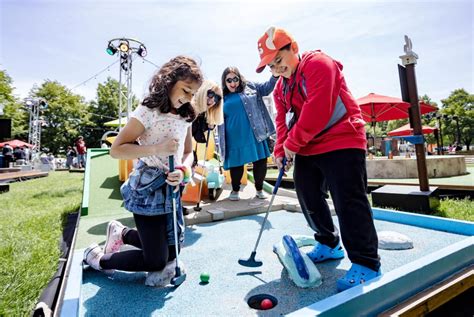 PIXAR PUTT | Navy Pier