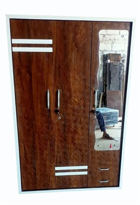 Wooden 3 Door Plywood Wood Wardrobe For Home With Locker At 20000