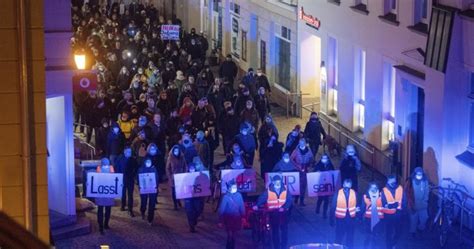 COVID protester bites German police officer as marches spark violence - National | Globalnews.ca