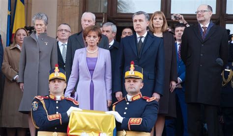 Ceremonia Inimii Reginei N Imagini Familia Regal A Rom Niei