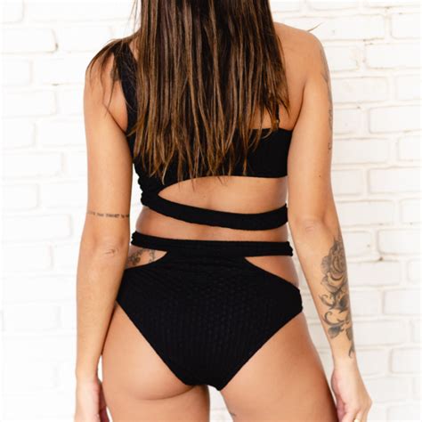 Biquini Hot Pants Recortes Tecido Detalhado Preto Dondoca Moda Feminina