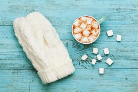 Premium Photo White Knitted Mittens And Cup Of Hot Cocoa Or Chocolate