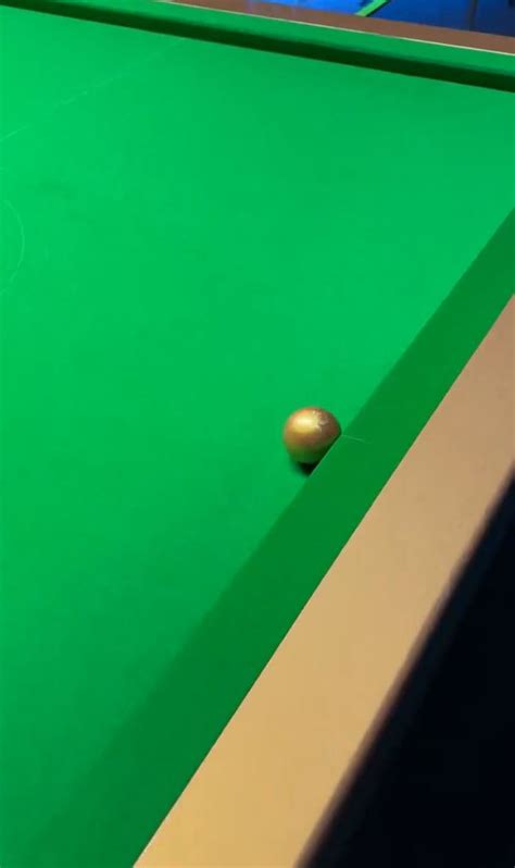 Snooker's £400k golden ball prize makes debut but hardly any fans in ...