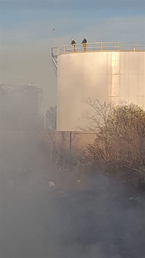 Incendio En Predio Al Lado De Pemex Causa Alarma Y Movilizaci N Al