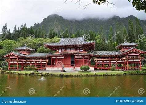 Byodo En El Templo Budista Foto De Archivo Imagen De Buda