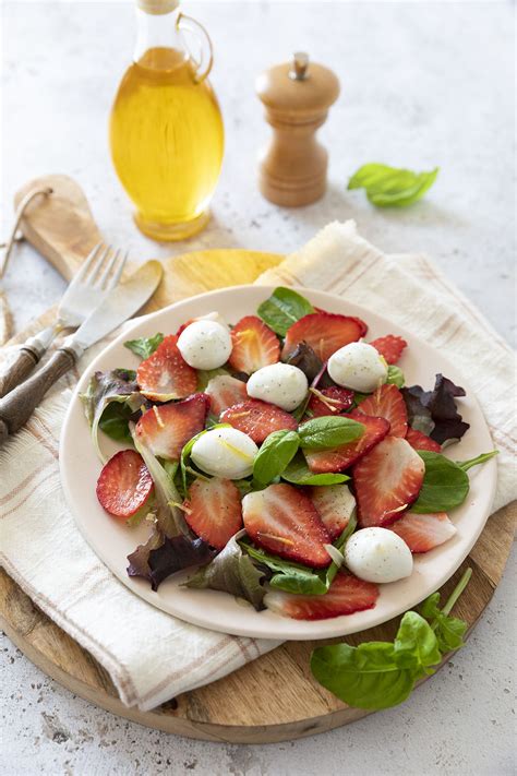 Salade De Mesclun Fraises Et Mozzarella Recettes De Cuisine Biod Lices