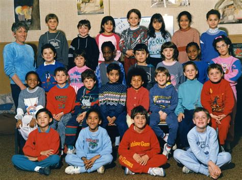 Photo de classe CE1 Année scolaire 1987 1988 de 1987 ECOLE LES