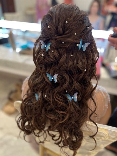 Why Flowers In Open Hair Are The Best Way To Add A Touch Of Glam In