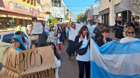 Docentes jujeños marcharon por calles de San Salvador de Jujuy