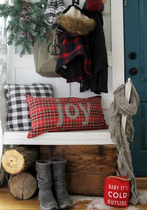 Welcoming And Cozy Christmas Entryway D Cor Ideas Digsdigs