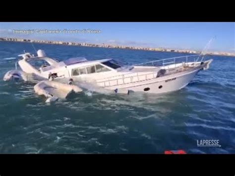 Ostia Affonda Yacht Di Metri Capitaneria Di Porto Salva Comandante