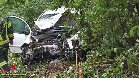 O Schwerverletzter Bei Pkw Kollision Mit Baum Auf G Terweg In Pucking