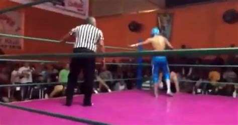 Terrible Lesi N En La Lucha Libre El Luchador Ngel Azteca Jr Se