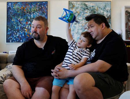 El fin de la prohibición del sexo gay en Singapur es un pequeño paso para algunas parejas