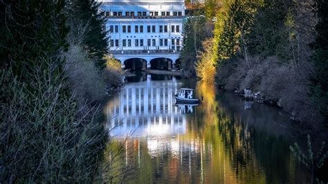 Powerhouse Reflections Powerhouse Stave Lake Stave Falls Flickr