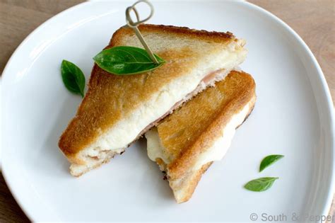 Italiaanse Tosti Met Rauwe Ham En Mozzarella South Pepper