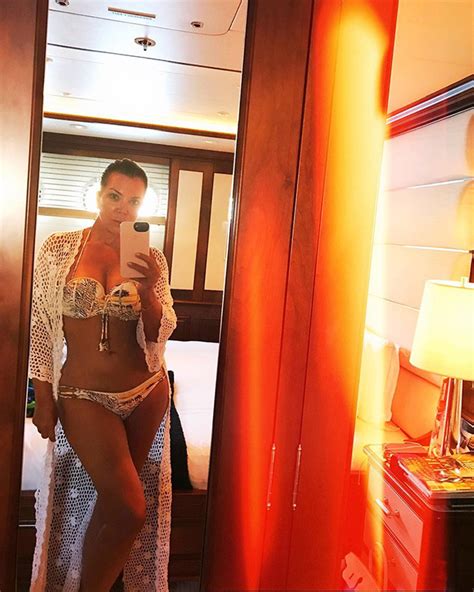 Kris Jenner infarta a todos con su figura en bikini Mírala E News