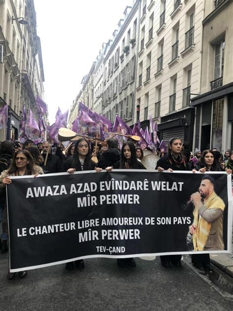 Paris Les Kurdes Meurtris Marchent La Tête Haute Kurdistan Au Féminin