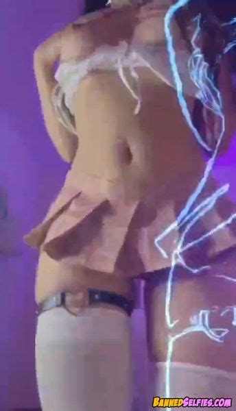 Willow Banned Nude Tease Shy Teen On Tiktok Bannedselfies