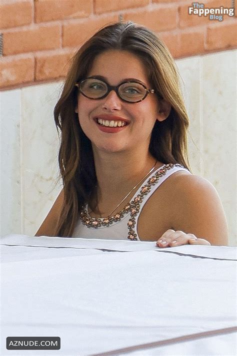 Nicole Wallace Sexy Spotted Flashing Her Hot Nipples In Venice Aznude