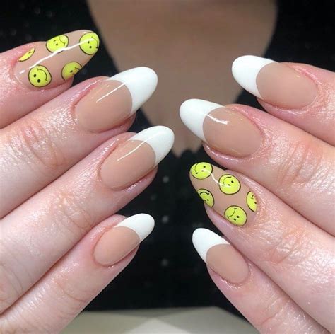 Smiley Face Nails Are The Biggest Manicure Trend Rn Major Mag In 2021