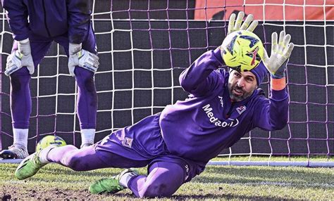 Brutta Tegola Per Il Portiere Sardo Sirigu Rottura Del Tendine D