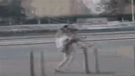 Parkour Fails GIF - Parkour Fail Ouch - Discover & Share GIFs