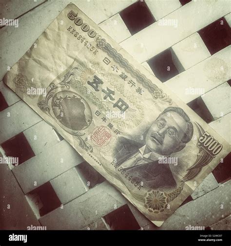 5000 note hi-res stock photography and images - Alamy