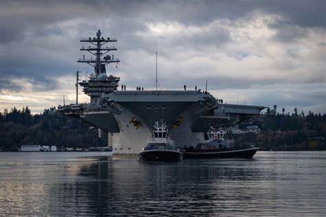 DVIDS - Images - USS Nimitz (CVN 68) Departs Bremerton [Image 7 of 8]