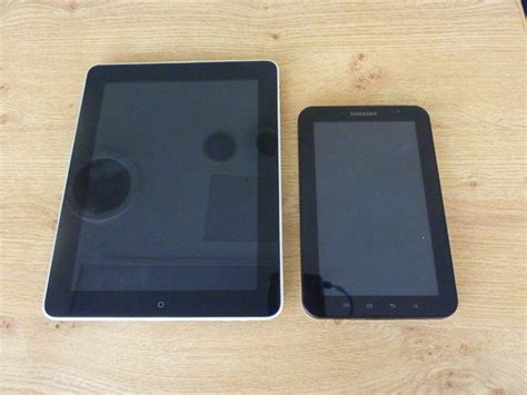 Samsung Galaxy Tab vs Apple iPad size-comparison photos - CNET