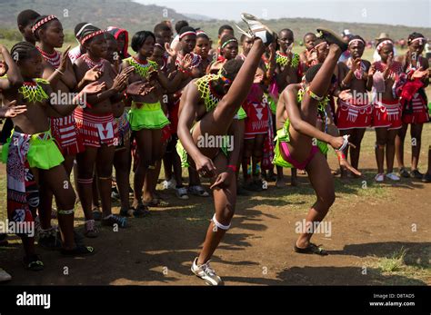 Zulu Reed Dance At Enyokeni Palace Nongoma South Africa Stock Photo