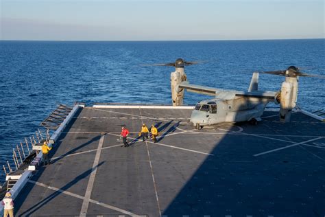 DVIDS Images USS Somerset Conducts Flight Operations Image 5 Of 9