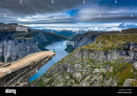 La increíble Trolltunga en Noruega Cuenta la leyenda que un lúdico